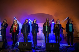 Koncert zespołu Wołosatki na 100-Lecie Oddziału PTTK "Ziemi Tarnowskiej" - Na scenie zespół instrumentalno-wokalny Wołosatki