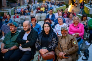 Koncert zespołu Wołosatki na 100-Lecie Oddziału PTTK "Ziemi Tarnowskiej" - Publiczność podczas koncertu zespołu Wołosatki