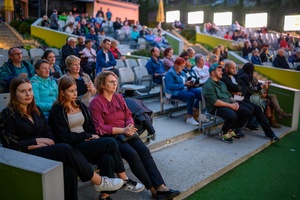 Koncert zespołu Wołosatki na 100-Lecie Oddziału PTTK "Ziemi Tarnowskiej" - Publiczność podczas koncertu zespołu Wołosatki