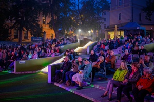 Koncert zespołu Wołosatki na 100-Lecie Oddziału PTTK "Ziemi Tarnowskiej" - Publiczność podczas koncertu zespołu Wołosatki