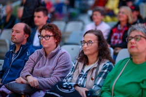 Koncert zespołu Wołosatki na 100-Lecie Oddziału PTTK "Ziemi Tarnowskiej" - Publiczność w oczekiwaniu na koncert piosenki turystycznej