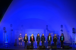 Koncert zespołu Wołosatki na 100-Lecie Oddziału PTTK "Ziemi Tarnowskiej" - Na scenie zespół instrumentalno-wokalny Wołosatki