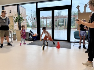 Olimpiada na górce - Dom Kultury Westerplatte - Uczestnicy olimpiady podczas jednej z konkurencji.