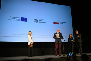 100 lat Marzenia: Wernisaż wystawy „Marzenie (nie)oczywiste” - Na scenie autorzy zdjęć wystawy - „Marzenie (nie)oczywiste”