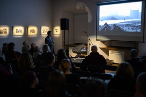 Wystawa: „Fischmarkt” oraz spotkanie z Markiem Gryglem - Publiczność podczas spotkania z Markiem Gryglem