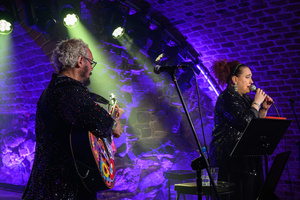 Koncert świąteczny: Mika Urbaniak & Victor Davies - Mika Urbaniak & Victor Davies na scenie Piwnic TCK