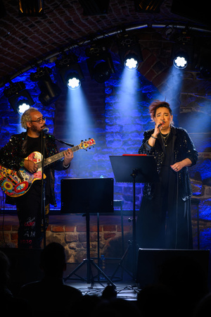 Koncert świąteczny: Mika Urbaniak & Victor Davies - Mika Urbaniak & Victor Davies na scenie Piwnic TCK