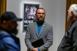 Wystawa: Męskie rozmowy - Marcin Dąbek podczas wystawy „Męskie rozmowy”