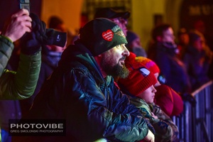 Koncert: 33. tarnowski finał WOŚP - Galeria II - Publiczność zgromadzona przed sceną