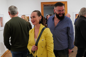 Wernisaże dzień po dniu: Gabriela Półkoszek / Ewa Serafińska - Publiczność oglądająca wystawę