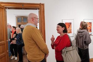 Wernisaże dzień po dniu: Gabriela Półkoszek / Ewa Serafińska - Publiczność oglądająca wystawę