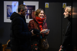 Koncert: Mikromusic Trio - Publiczność przed wejściem na salę kina Marzenie