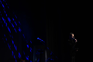 Koncert: Mikromusic Trio - Sebastian Szafarz zapowiadający koncert Mikromusic Trio