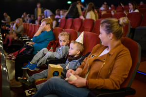 Rozmarzone poranki: Nowe przygody Misia Uszatka - Uczestnicy Rozmarzonych poranków w sali kina Marzenie