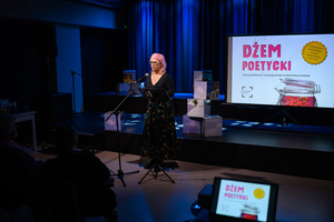 Dżem poetycki - Dorota Omylska rozpoczynająca wydarzenie