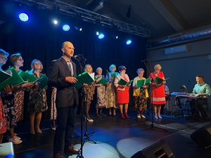 Koncert wiosenny zespołu STOLAT oraz obrady Tarnowskiej Rady Seniorów - Zespół STOLAT podczas koncertu