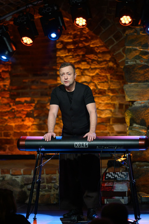 Koncert: Czesław Mozil Solo - Czesław Mozil na scenie Piwnic TCK