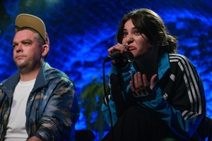 Koncert: Pracownia Piosenki "Na przekór" - Podczas koncertu. Na scenie artyści Pracowni Piosenki.