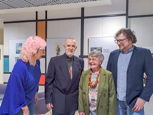 wernisaż wystawy Twórczości Sąsiedzkiej - Od lewej: Dorota Omylska, Mirosław Nazaruk, Renata Kuta, Daniel Cholewiak