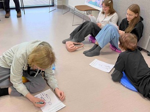 "W pełnym wymiarze" - Grupa uczestników podczas warsztatów