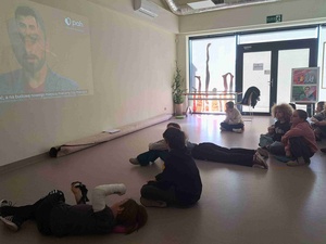 "W pełnym wymiarze" - Prowadzące warsztaty wraz z grupą uczniów z Tarnowskiej Szkoły Montessori