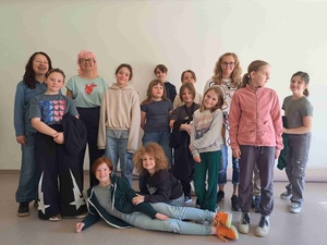 "W pełnym wymiarze" - Prowadzące warsztaty wraz z grupą uczniów z Tarnowskiej Szkoły Montessori