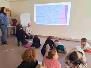 "W pełnym wymiarze" - Prowadzące warsztaty wraz z grupą uczniów z Tarnowskiej Szkoły Montessori