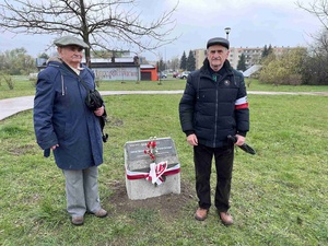 Obchody upamiętniające 85. rocznicę Zbrodni Katyńskiej - odsłonięcie obelisku
