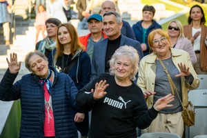 Koncert Chóralne Majówki: Chór GOS.pl - Amfiteatralna publiczność bawiąca się podczas koncertu