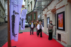 39. TNF - Dzień 1 (30.05.2025) - Publiczność festiwalowa wchodząca do kina