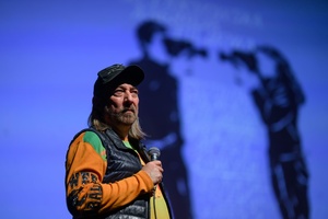39. TNF - Dzień 1 (30.05.2025) - Na scenie Ryszard Jaźwiński prowadzący spotkanie z Bartoszem M. Kowalskim po seansie "Ciszy nocnej"