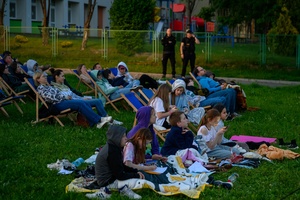 39. TNF - Dzień 2 (31.05.2025) - Publiczność w trakcie seansu "Piosenek o miłości" pod chmurką