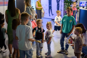 39. TNF - Dzień 2 (31.05.2025) - W hallu kina najmłodsi widzowie z rodzicami