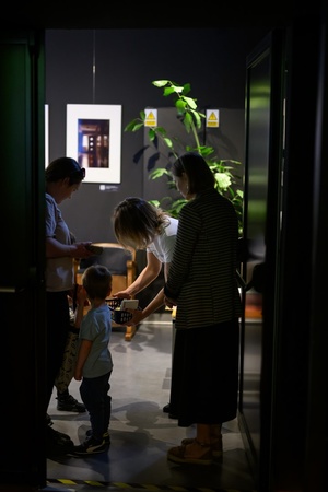 39. TNF - Dzień 2 (31.05.2025) - Najmłodsi widzowie wchodzący na salę kinową