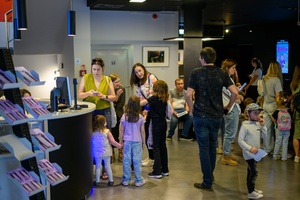 39. TNF - Dzień 2 (31.05.2025) - W hallu kina najmłodsi widzowie z rodzicami