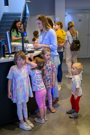 39. TNF - Dzień 2 (31.05.2025) - W hallu kina najmłodsi widzowie z rodzicami