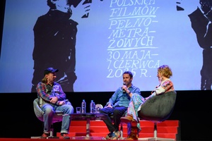 39. TNF - Dzień 2 (31.05.2025) - Na scenie od prawej: aktorka Agnieszka Dulęba-Kasz, reżyser Michał Grzybowski i prowadzący spotkanie Ryszard Jaźwiński po projekcji "Sezonów"