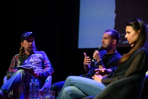 39. TNF - Dzień 2 (31.05.2025) - Na scenie od prawej: aktorki  Angelika Smyrgała, Nel Kaczmarek, reżyser Korek Bojanowski i prowadzący spotkanie Ryszard Jaźwiński po projekcji "Utraty równowagi"