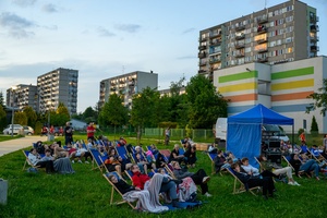 39. TNF - Dzień 2 (31.05.2025) - Publiczność w trakcie seansu "Piosenek o miłości" pod chmurką