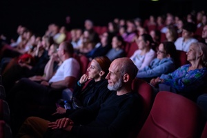 39. TNF - Dzień 2 (31.05.2025) - Widzowie w sali kinowej w oczekiwaniu na film