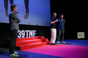 39. TNF: Dzień 3 (1.06.2025) - Na scenie Marzenia Kuba Armata, dyr. artystyczny 39. TNF z producentem "Dziewczyny z igłą" Mariuszem Włodarskim zapraszający na seans