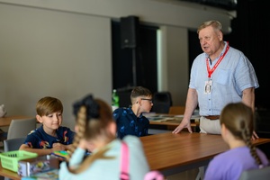 39. TNF: Dzień 3 (1.06.2025) - Warsztat dla najmłodszych "Poznaj tajniki animacji i zostań w filmowcem" prowadzony przez Eugeniusza Gordziejuka w DKW