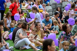 39. TNF: Dzień 3 (1.06.2025) - Rodzice z pociechami na widowni w Amfiteatrze Letnim