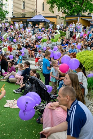 39. TNF: Dzień 3 (1.06.2025) - Rodzice z pociechami na widowni w Amfiteatrze Letnim