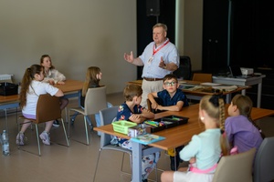 39. TNF: Dzień 3 (1.06.2025) - Warsztat dla najmłodszych "Poznaj tajniki animacji i zostań w filmowcem" prowadzony przez Eugeniusza Gordziejuka w DKW