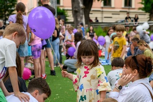 39. TNF: Dzień 3 (1.06.2025) - Rodzice z pociechami na widowni w Amfiteatrze Letnim