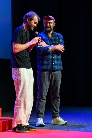 39. TNF: Dzień 3 (1.06.2025) - Na scenie Marzenia reżyser i producent filmu "Dziewczyny z igłą" zapraszający na seans