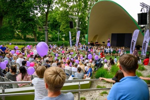 39. TNF: Dzień 3 (1.06.2025) - Rodzice z pociechami na widowni w Amfiteatrze Letnim