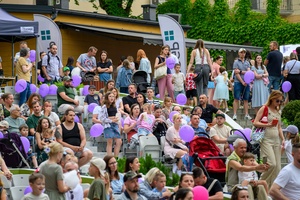 39. TNF: Dzień 3 (1.06.2025) - Rodzice z pociechami na widowni w Amfiteatrze Letnim