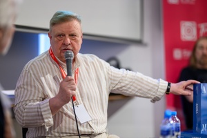 39. TNF: Dzień 4 (2.06.2025) - Eugeniusz Gordziejuk odpowiadający na pytania publiczności podczas spotkania "Anima. Mistrzowie polskiej animacji" w Galerii TCK